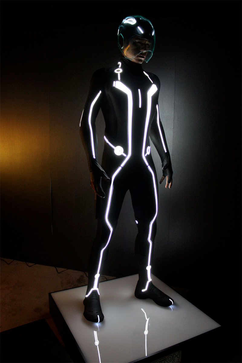 Illustration for article titled Take A Visual Tour Of Tron: Legacy's New 'Flynn's Arcade'